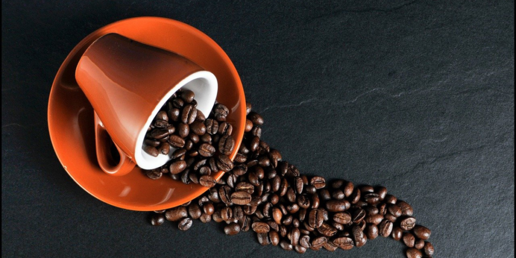Descubra o momento ideal para tomar café e seus benefícios