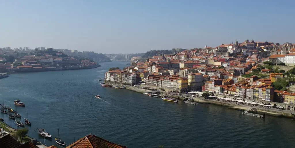 Passeio de barco no Douro veja como