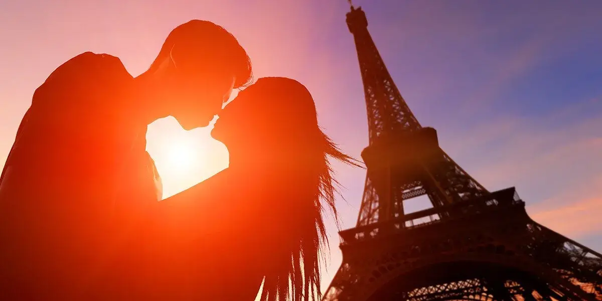 Porque é que Paris é a cidade do amor?