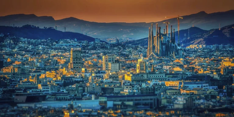 Descubra as Maravilhas Arquitetônicas de Barcelona
