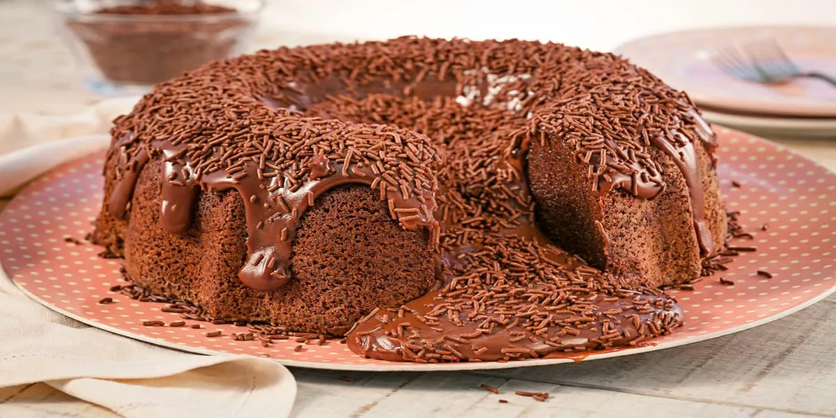 Descubra como fazer 5 dos melhores bolos de chocolate do Brasil de forma fácil e rápida