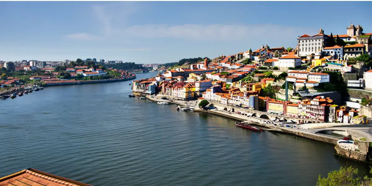 Como Viajar por Portugal com um Orçamento Limitado